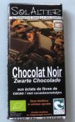 Tablette de chocolat noir aux éclats de fèves de cacao